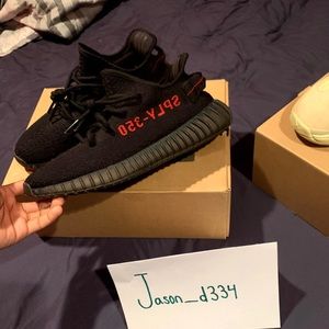 Yeezy 350 v2 Bred